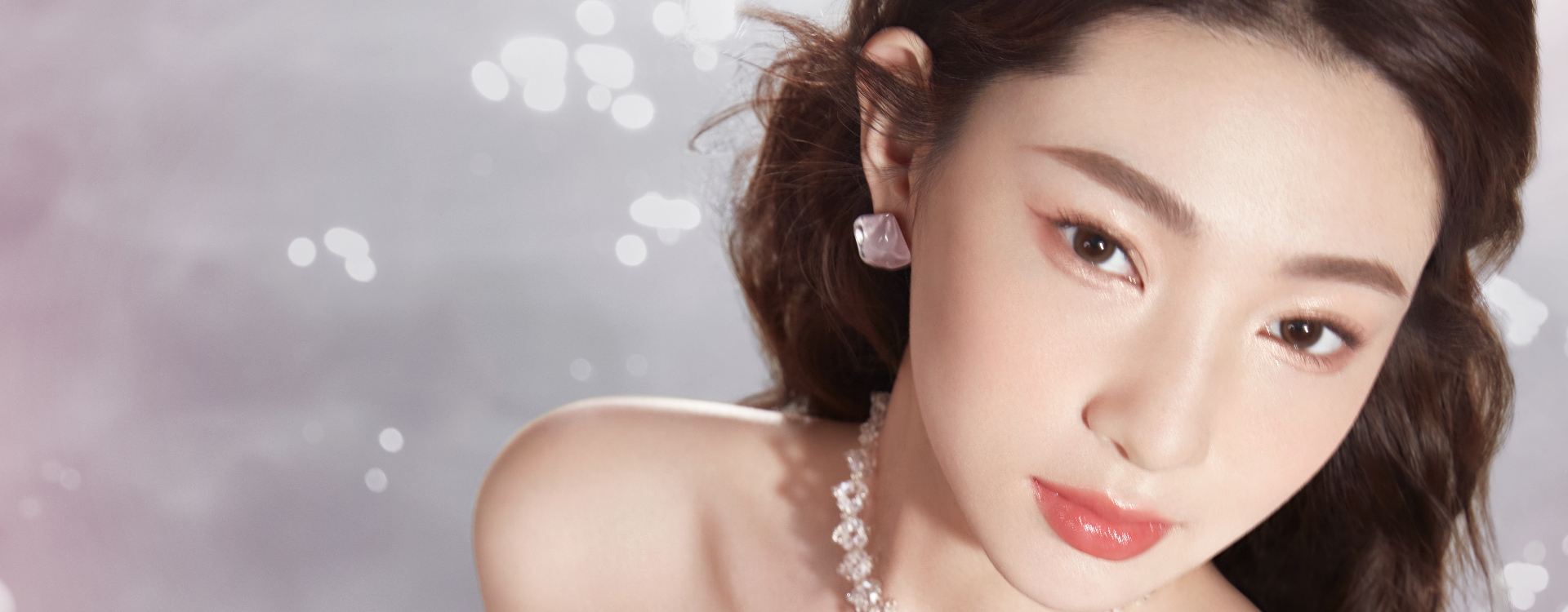1920x750-HU1010-妆容-W520.jpg