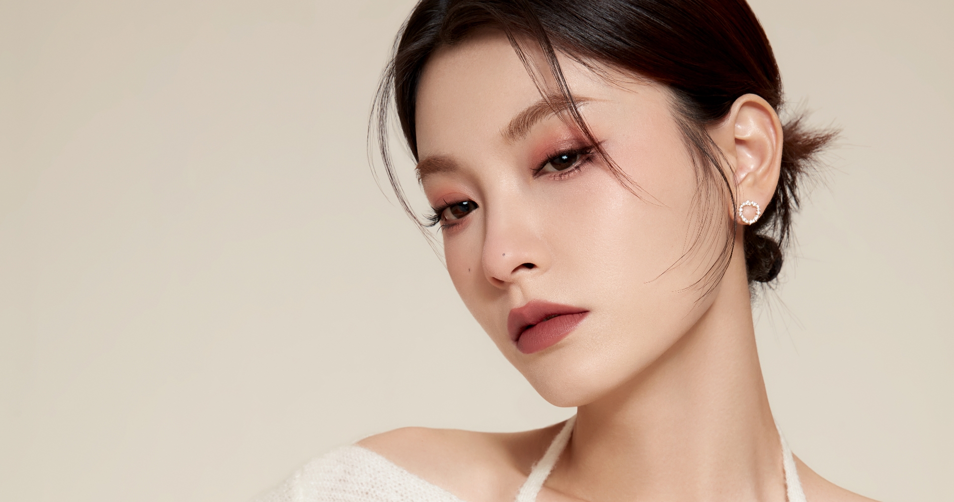1920x1010-HU6623_副本.jpg